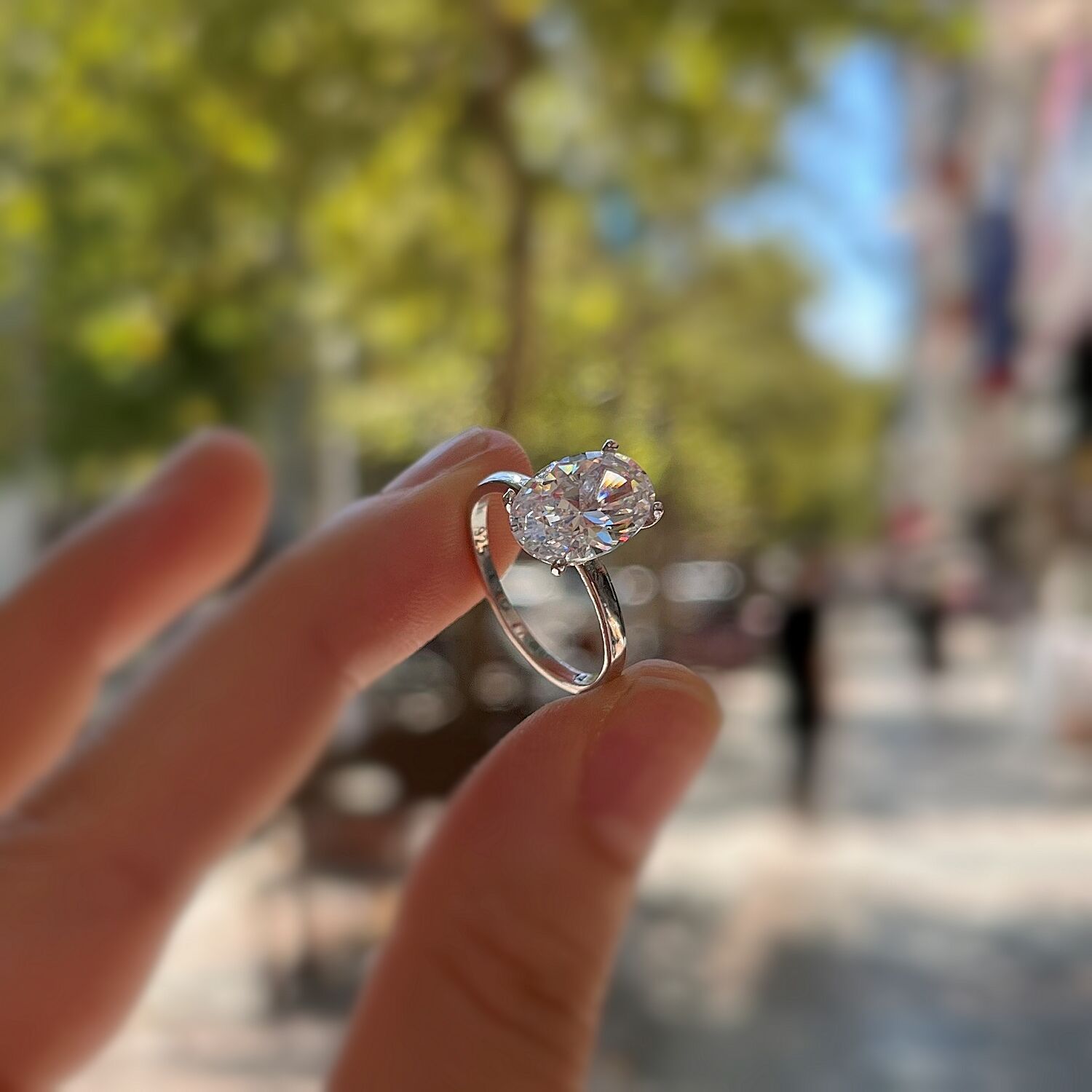 Gümüş oval 12x8 mm tek taş yüzük