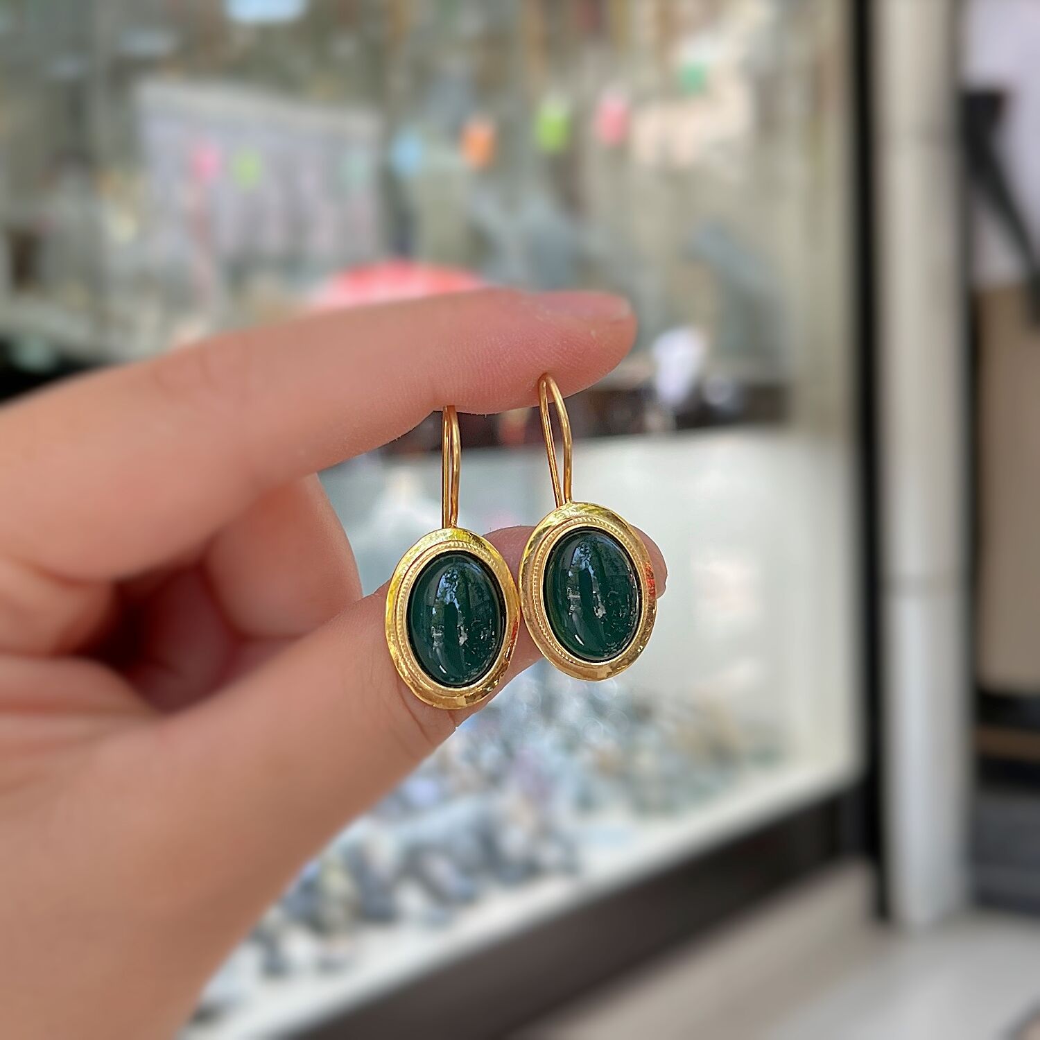 Gümüş yeşil taşlı küpe is032e69