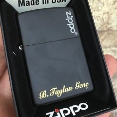 Düz Siyah isim yazılı Zippo Çakmak
