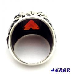 Kırmızı taşlı akrepli erkek yüzük