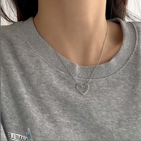 Gümüş 3 boyutlu kalp düğüm kolye cn23e23