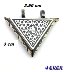 Gümüş üçgen muskalık (dua) kabı