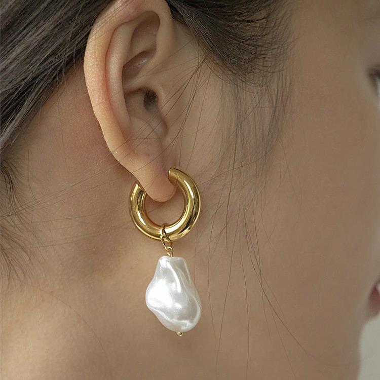 Çelik bombeli halka bayan küpe Gümüş Rengi  (rodaj)