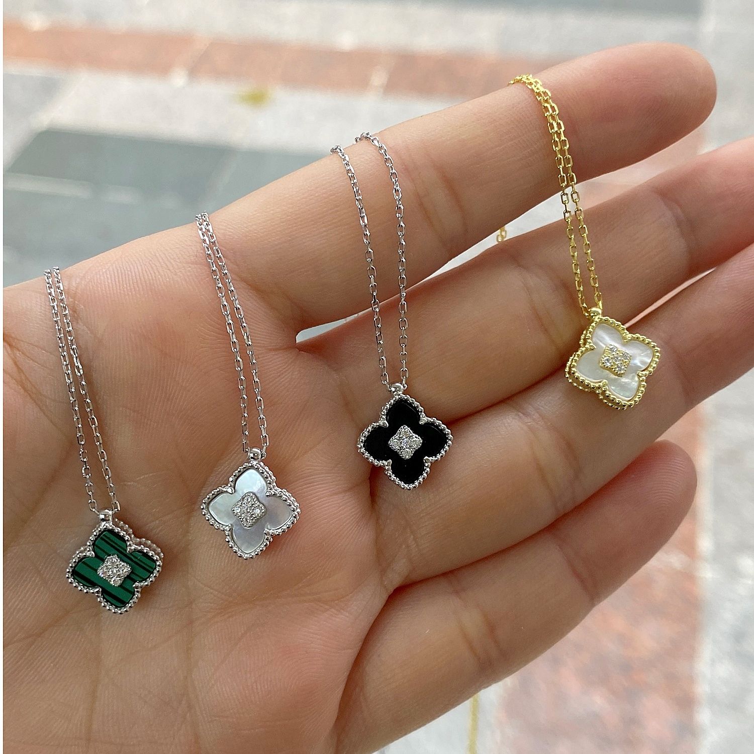 gümüş taşlı yonca kolye