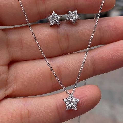 Gümüş özel kutusunda yıldız model küpe kolye bileklik set