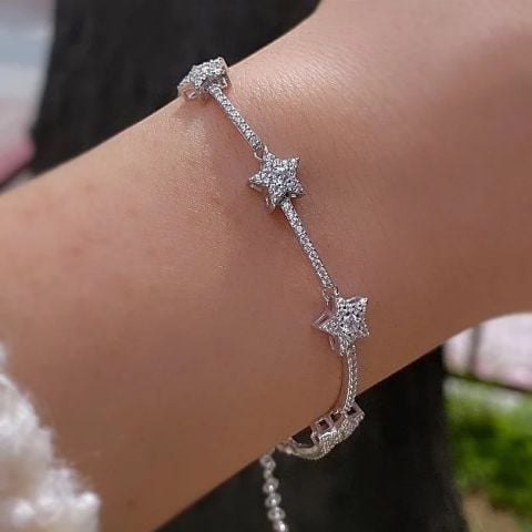 Gümüş özel kutusunda yıldız model küpe kolye bileklik set