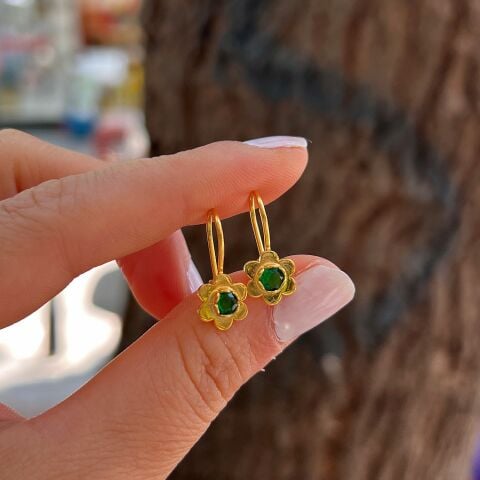 Gümüş yeşil taşlı çiçek model çocuk küpe