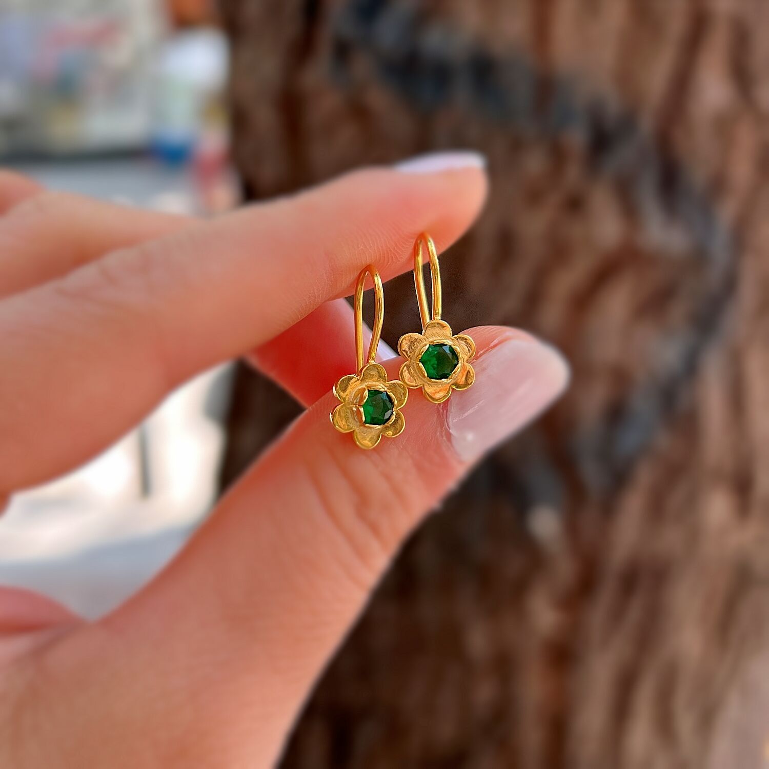 Gümüş yeşil taşlı çiçek model çocuk küpe