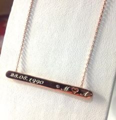 Gümüş Tarihli harfli rose kolye