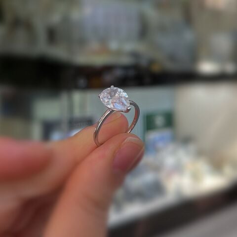 Gümüş Damla taşlı tek taş yüzük