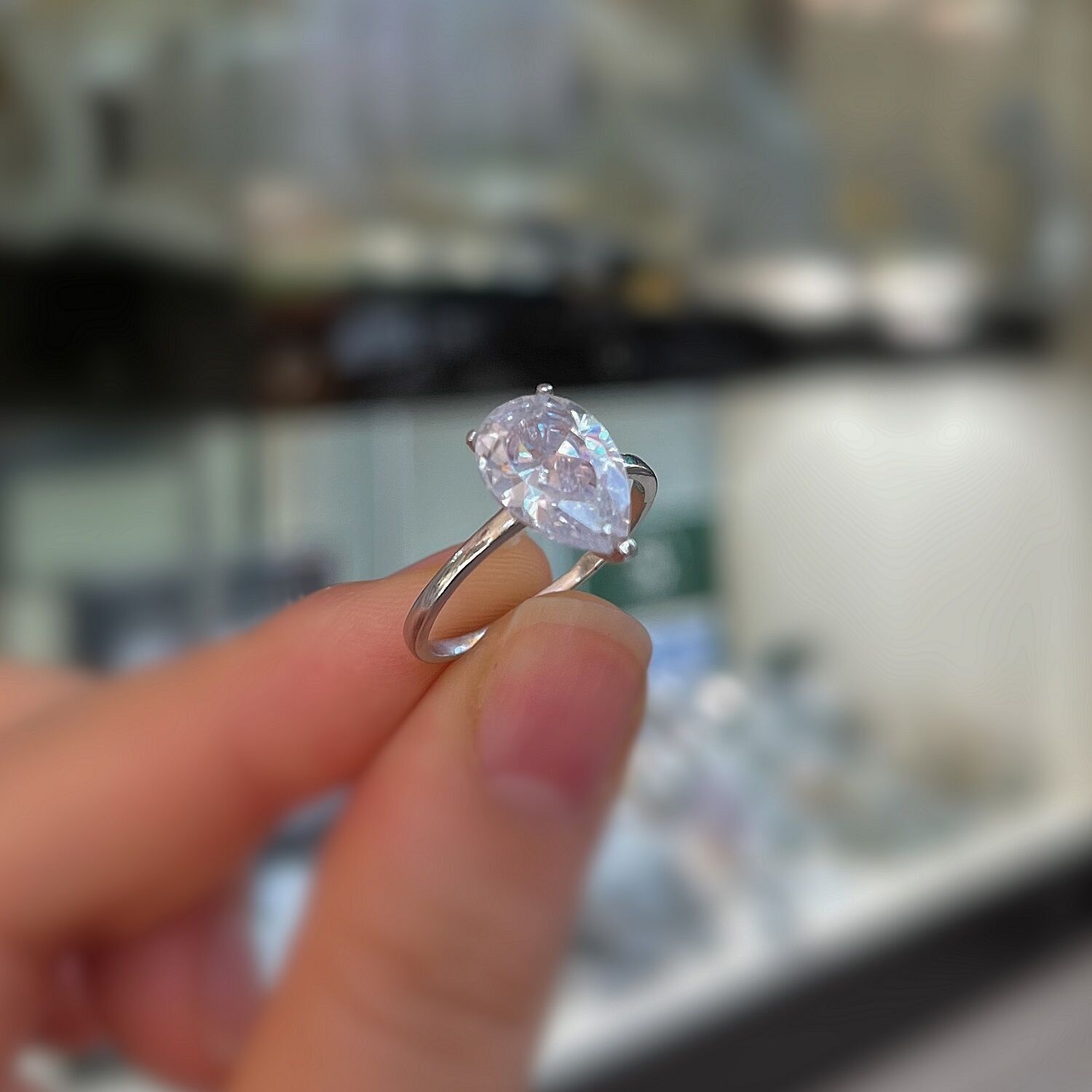 Gümüş Damla taşlı tek taş yüzük