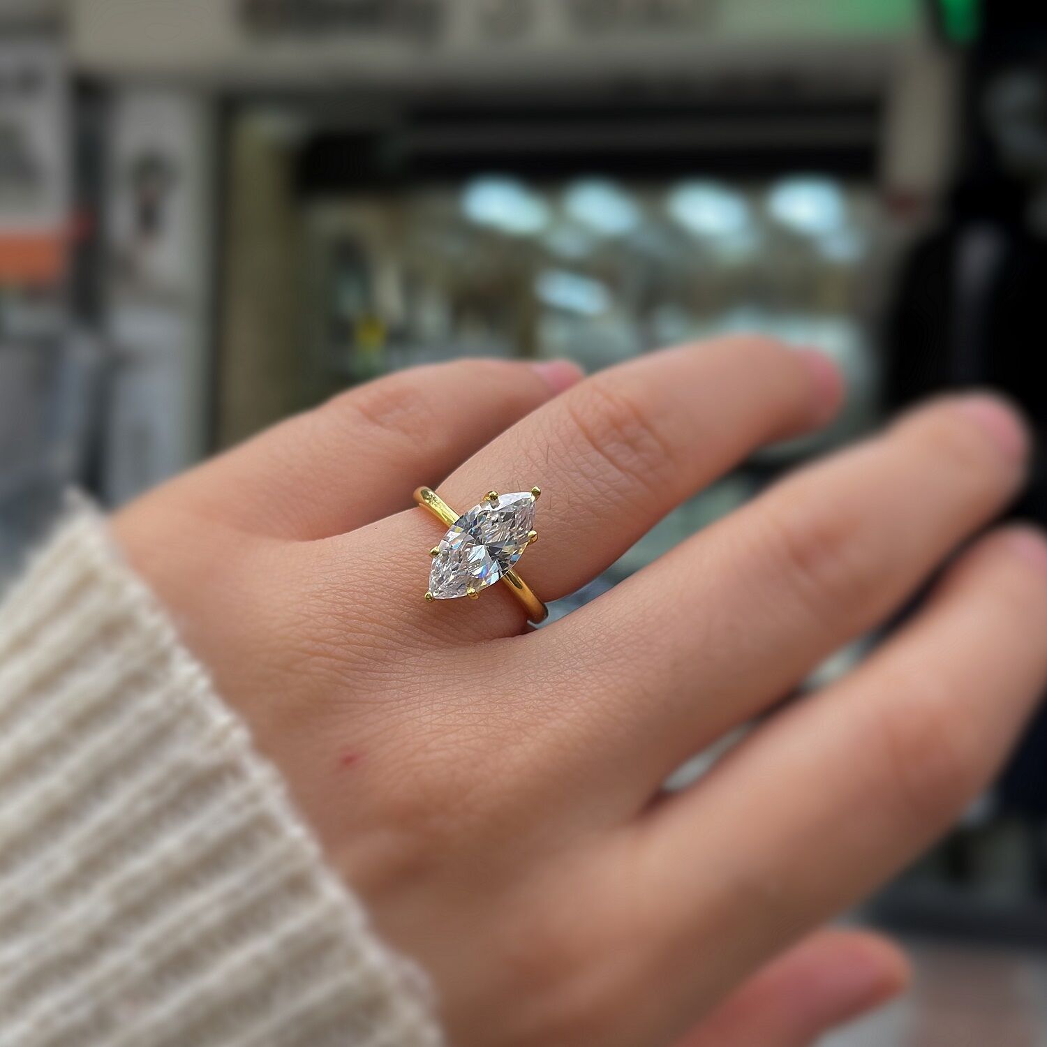 Gümüş markiz taşlı altın kaplama yüzük