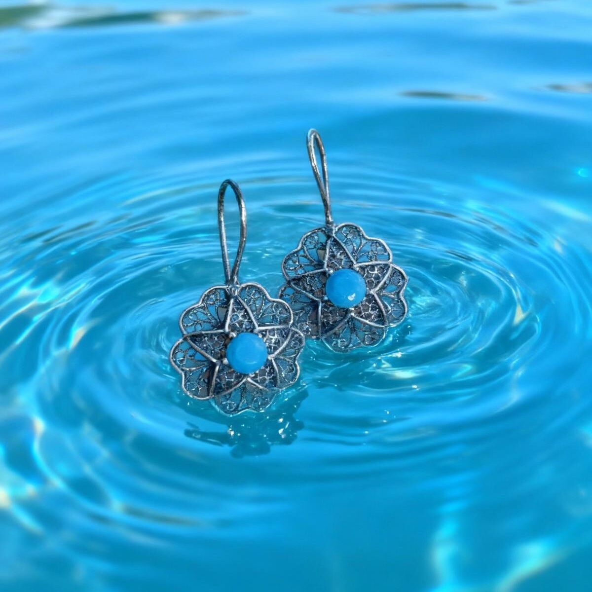 Gümüş eskitme firuze taşlı telkari gül küpe