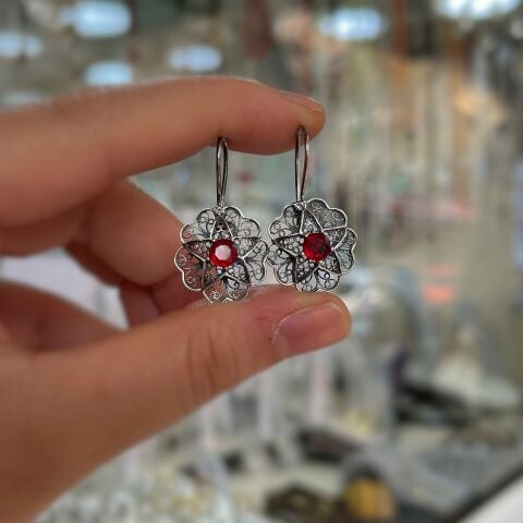 Gümüş eskitme kırmzı taşlı telkari küpe