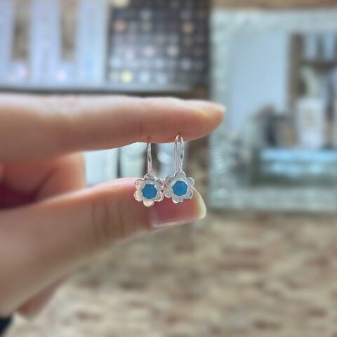 Gümüş firuze taşlı çiçek model Çocuk küpesi