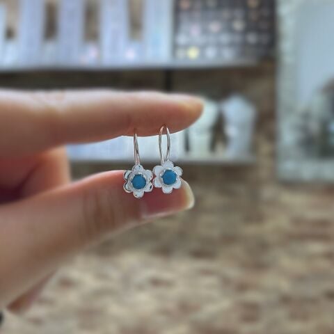 Gümüş firuze taşlı çiçek model Çocuk küpesi