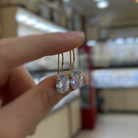 Gümüş oval 12x8 mm 4,5 carat sallantılı altın kaplama tektaş küpe