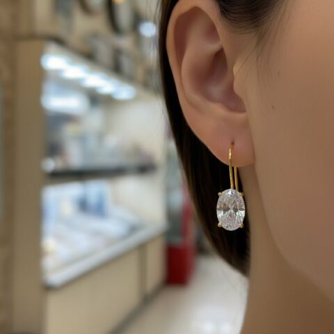 Gümüş oval 12x8 mm 4,5 carat sallantılı altın kaplama tektaş küpe