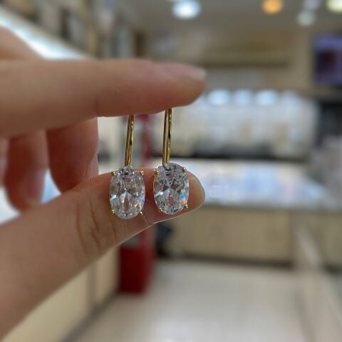 Gümüş oval 12x8 mm 4,5 carat sallantılı altın kaplama tektaş küpe