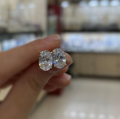 Gümüş oval 12x8 mm 4,5 carat altın kaplama  tektaş küpe