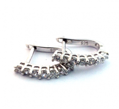 Gümüş taşlı Bayan J küpe